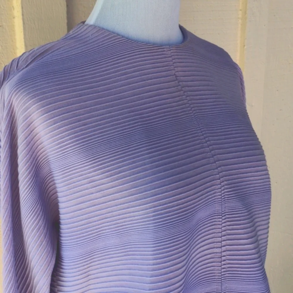 Roucha Tend Textured Long Sleeve Clean Top - Picture 4 of 8